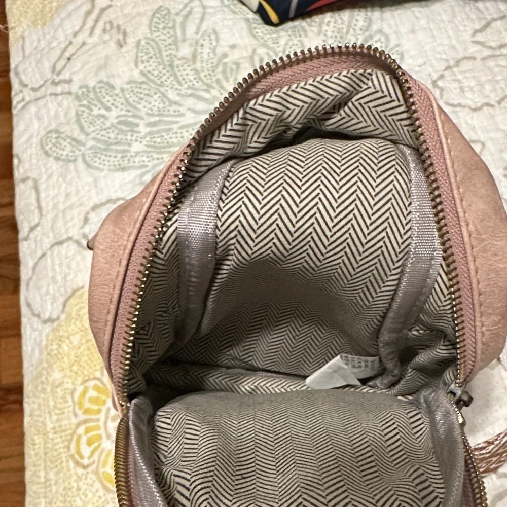 Stylish Tan Crossbody Bag - Picture 7 of 7
